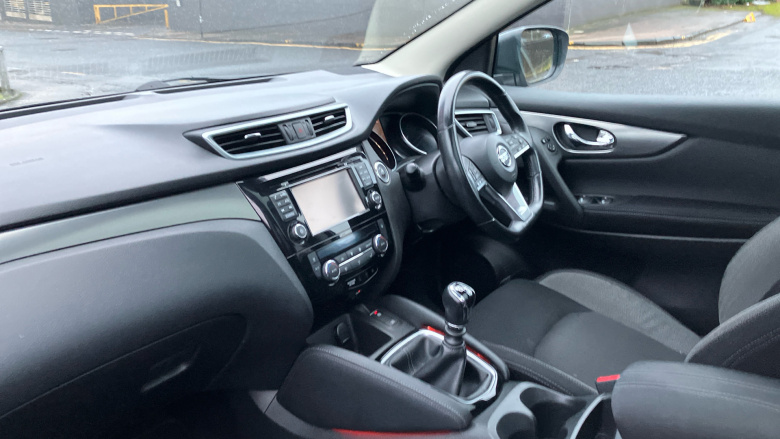 Nissan Qashqai 1.2 DiG-T N-Connecta 5dr Petrol Hatchback